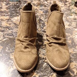 Report Green Ankle Booties with Suede Finish